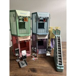 Bratz‎ Mall Playset Funk Out Strut It Fashion Friendz-y Kiss & Make-Up Escalator